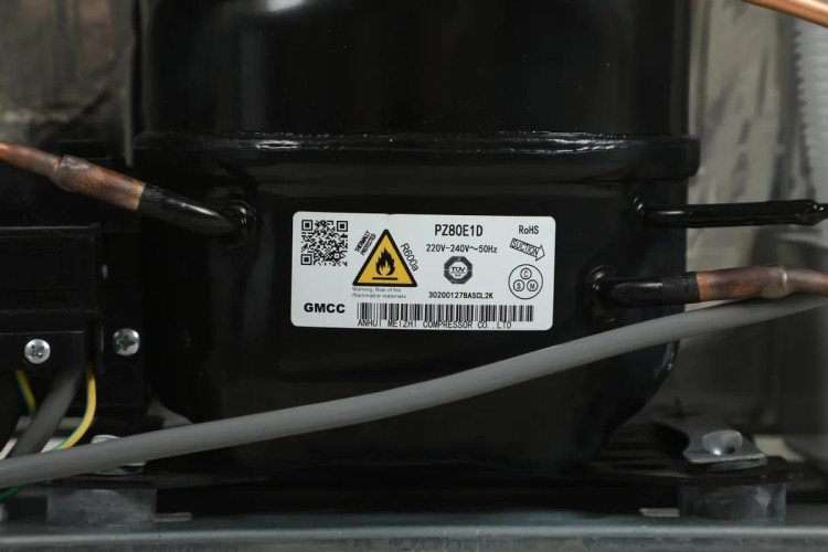 Холодильник SunWind SCC356 серебристый