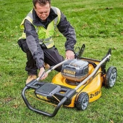 Газонокосилка аккумуляторная DeWALT DCMW 564N