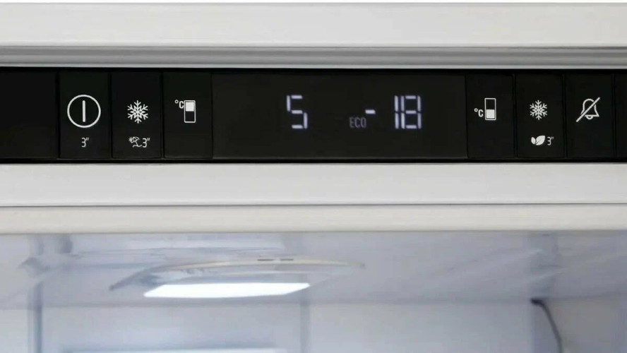 Встраиваемый холодильник Hotpoint-Ariston HBT 18