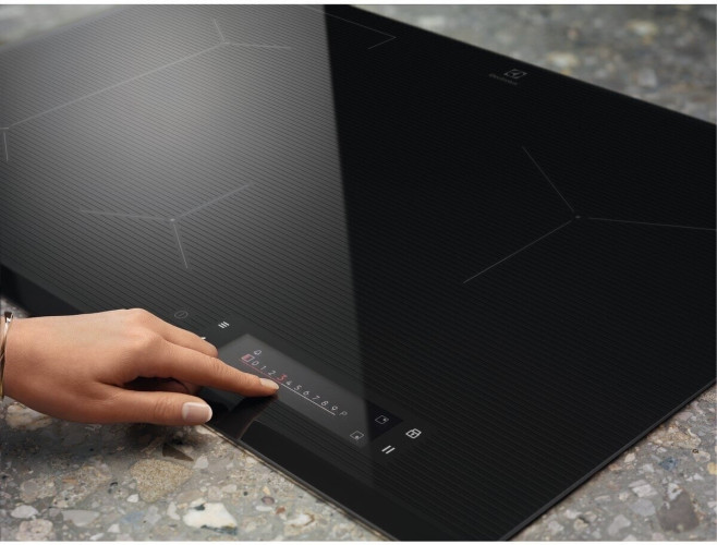 Индукционная варочная панель Electrolux EIS8648 SensePro