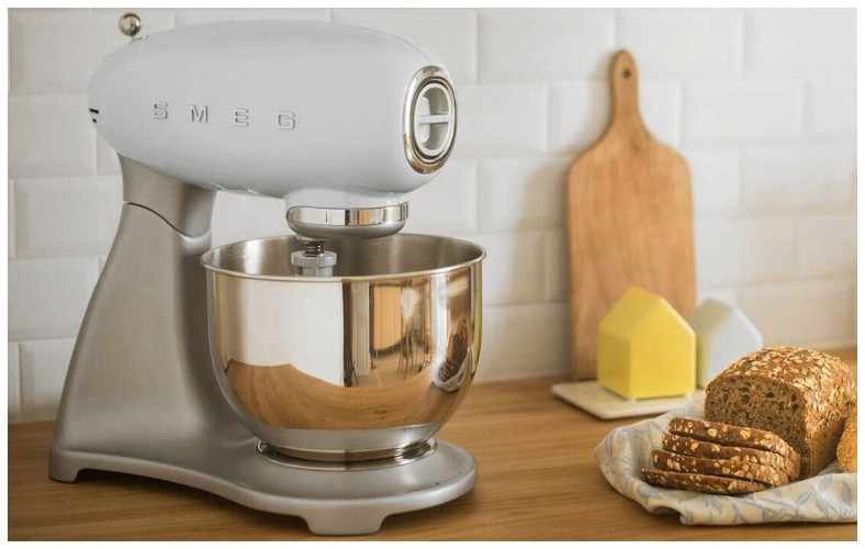 Миксер Smeg SMF02SVEU