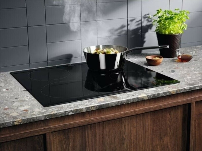 Индукционная варочная панель Electrolux LIR60433